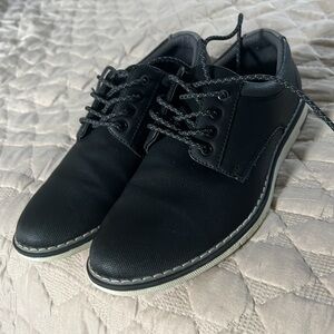 Men’s black casual lace up shoe